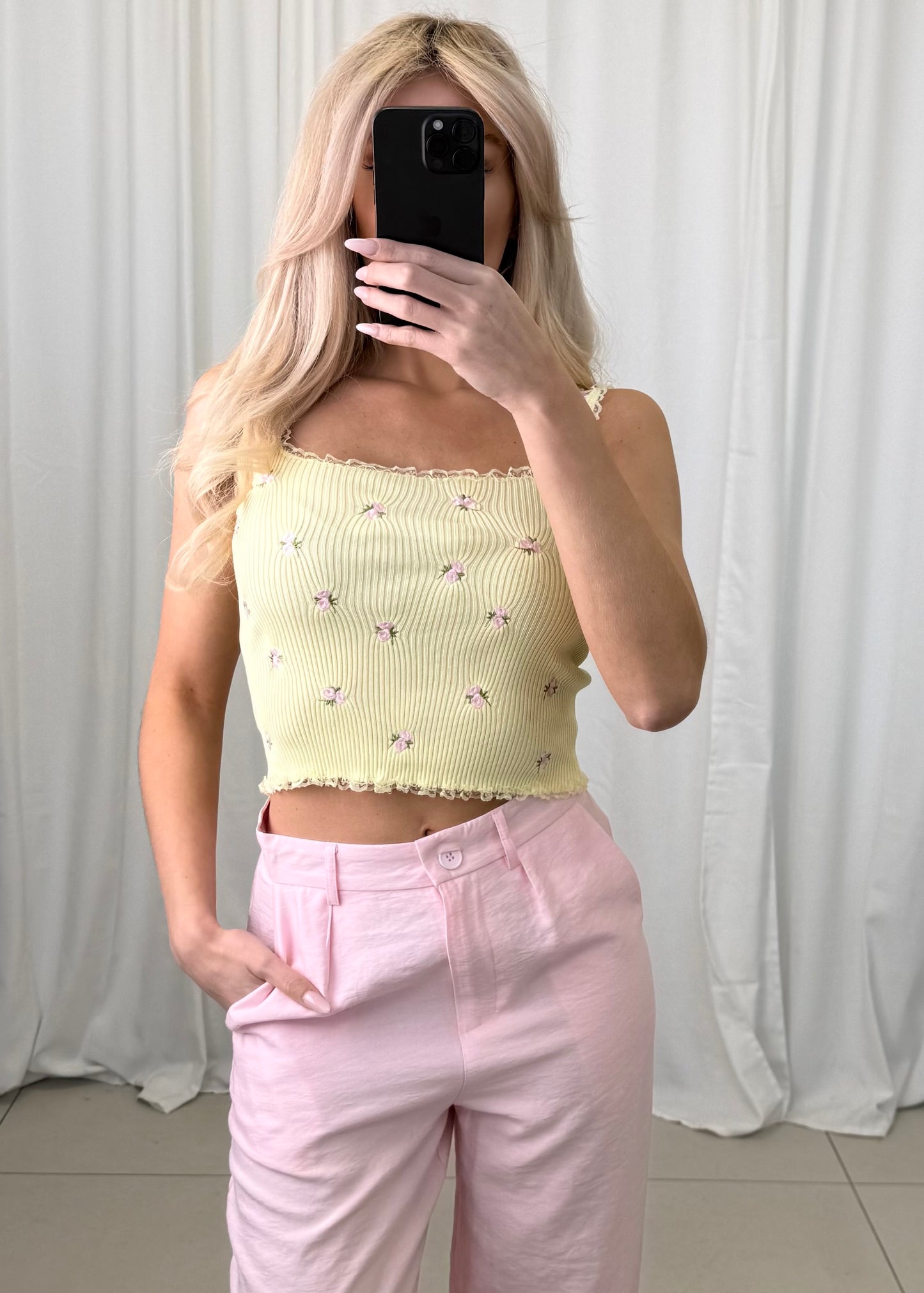 TOP MIT BLUMENSTICKEREI ROSIE – Miss Nova Damenmode