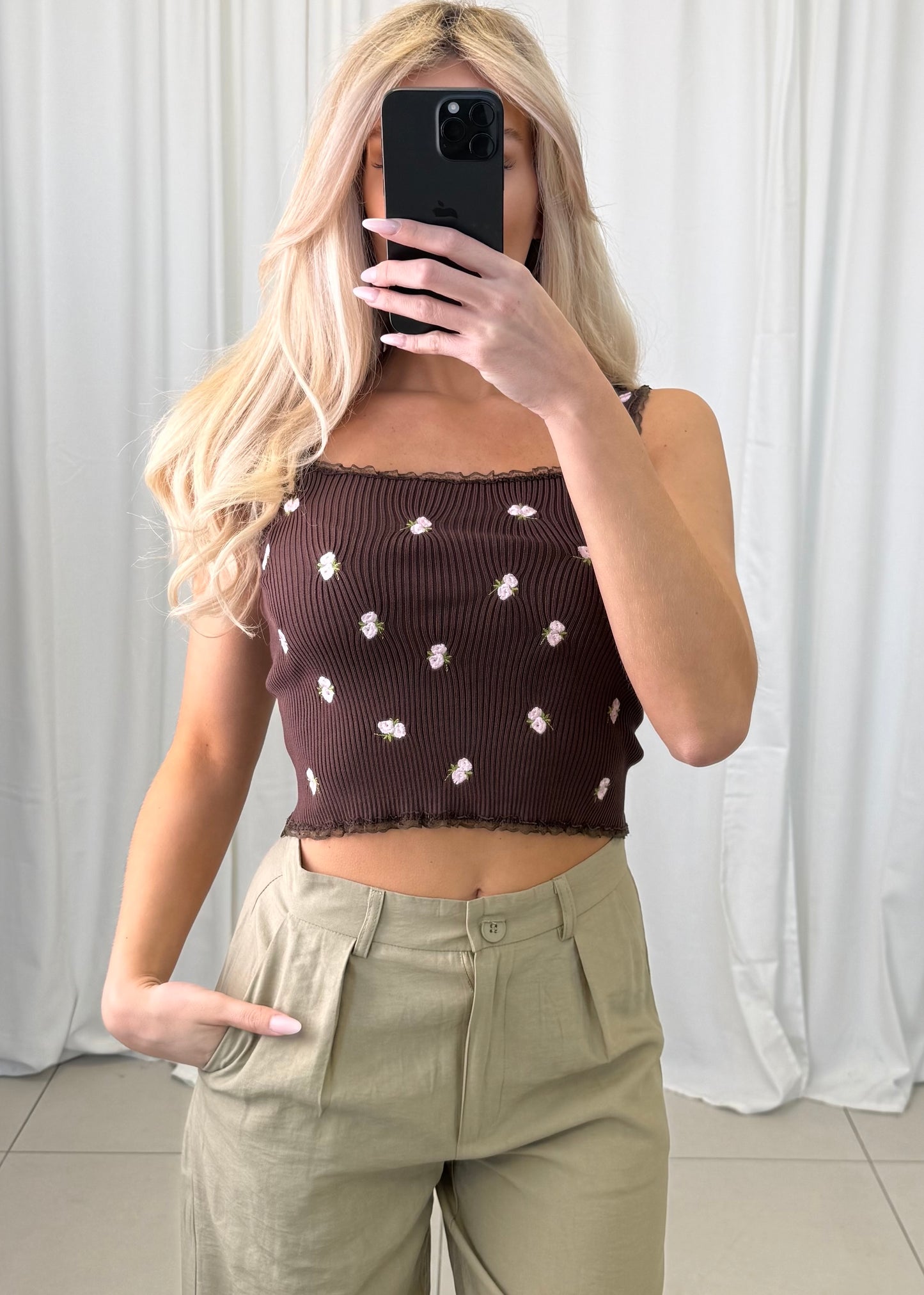 TOP MIT BLUMENSTICKEREI ROSIE – Miss Nova Damenmode