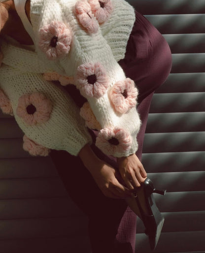 HANDMADE STRICKJACKE SOFT PETALS – Miss Nova Damenmode