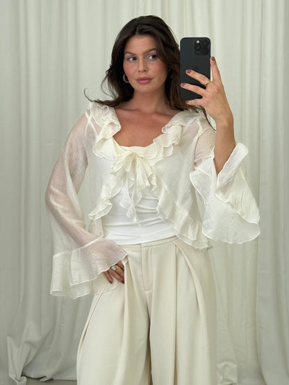 LEICHTE BLUSE MIT VOLANT CREME – Damenbluse bei Missnova