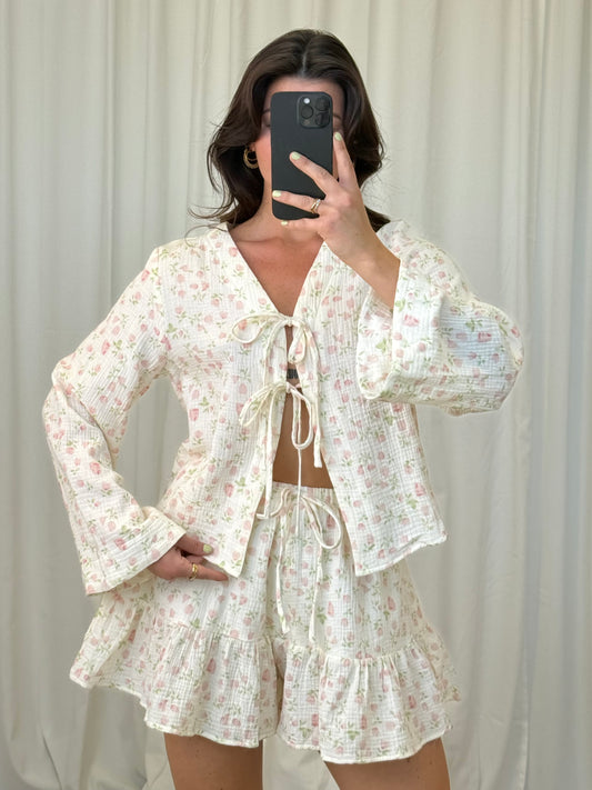 MUSSELIN BLUSE TULIP MIT SCHLEIFEN UND BLÜMCHEN Musselin kaufen | Miss Nova