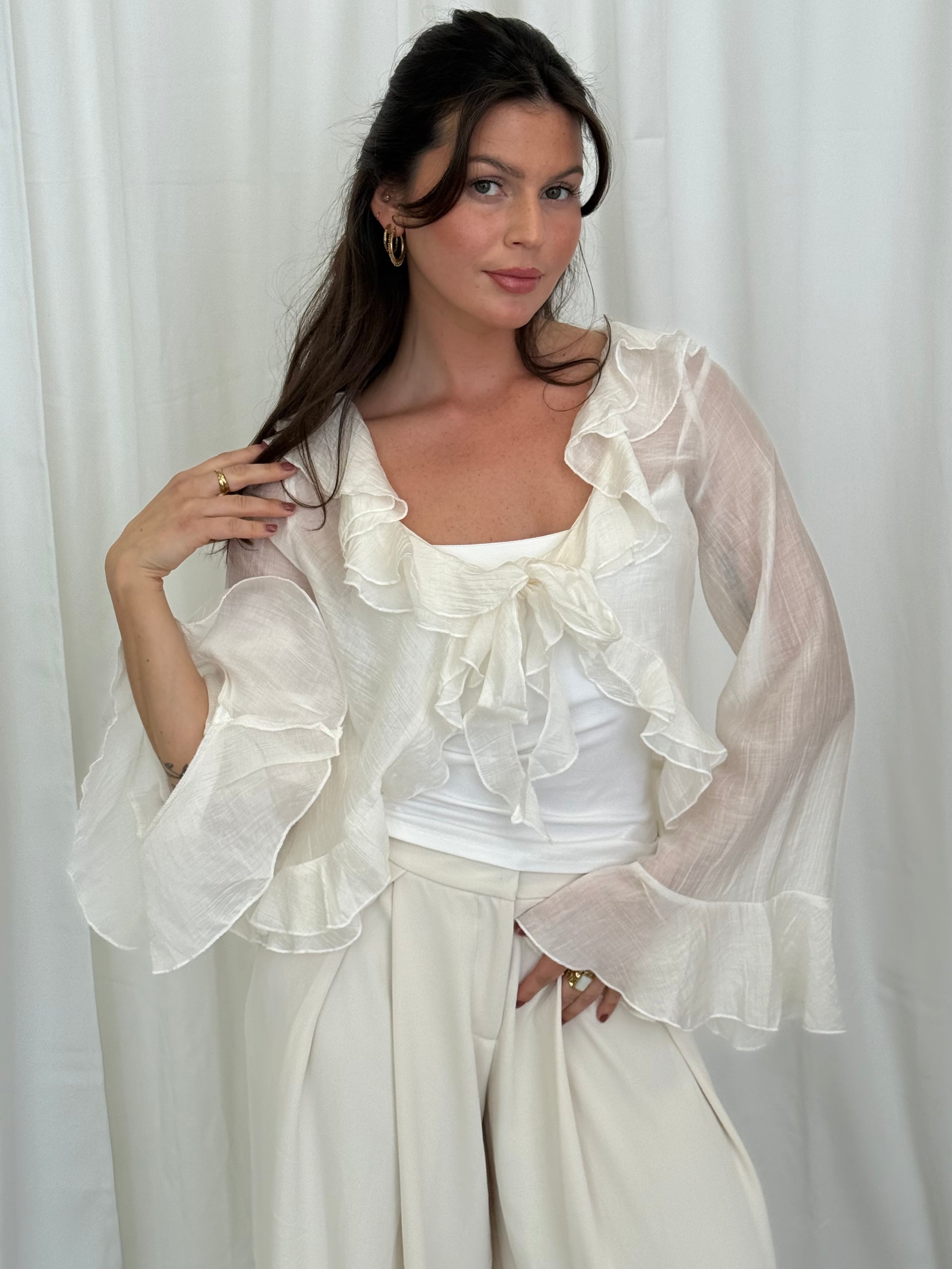 LEICHTE BLUSE MIT VOLANT CREME – Damenbluse bei Missnova