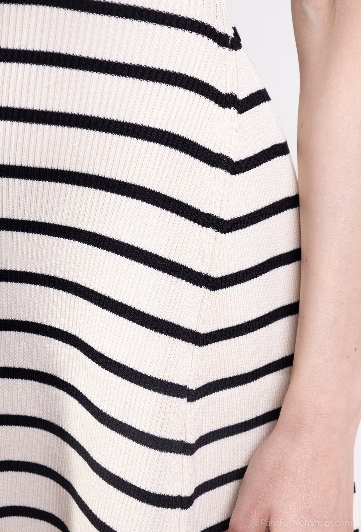 STRICKKLEID MONA STREIFEN WEIß – Miss Nova Damenmode